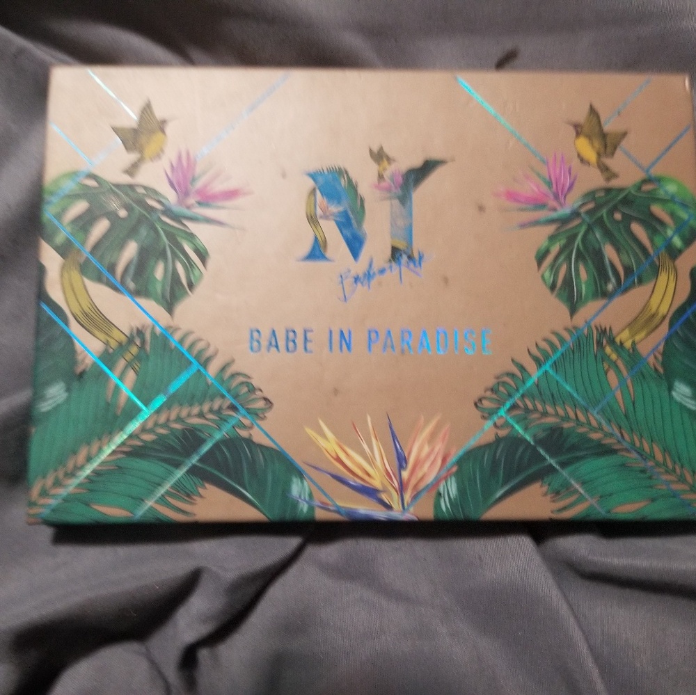 Bretman rock babe in paradise highlighter palette